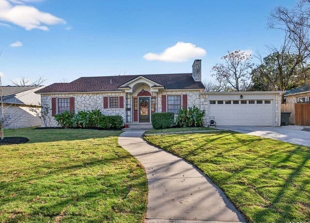 3-bedroom rental at 166 Lovera Blvd in San Antonio, TX — photo 1