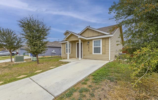 2-bedroom rental at 5915 Lady Ln. in San Antonio, TX — photo 3