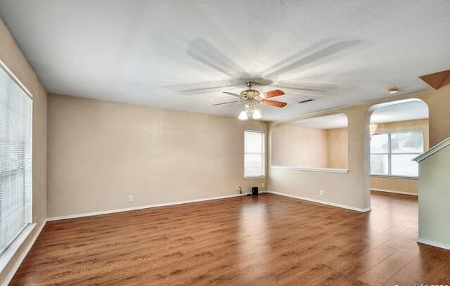 3-bedroom rental at 5207 Wood Glen in San Antonio, TX — photo 5