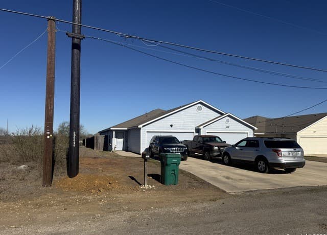 rental at 1103 Maple in Jourdanton, TX — photo 1