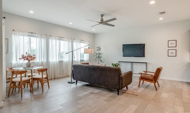 2-bedroom rental at 1226 Wyoming in San Antonio, TX — photo 5