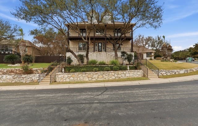 5-bedroom rental at 18339 Emerald Oaks in San Antonio, TX — photo 1