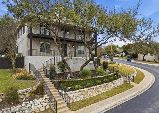 5-bedroom rental at 18339 Emerald Oaks in San Antonio, TX — photo 2
