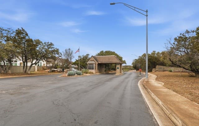 5-bedroom rental at 18339 Emerald Oaks in San Antonio, TX — photo 5
