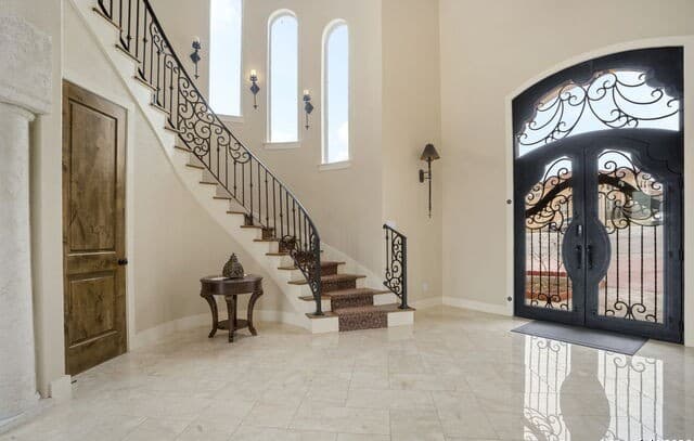 5-bedroom rental at 18002 Granite Hill in San Antonio, TX — photo 4