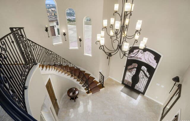 5-bedroom rental at 18002 Granite Hill in San Antonio, TX — photo 5