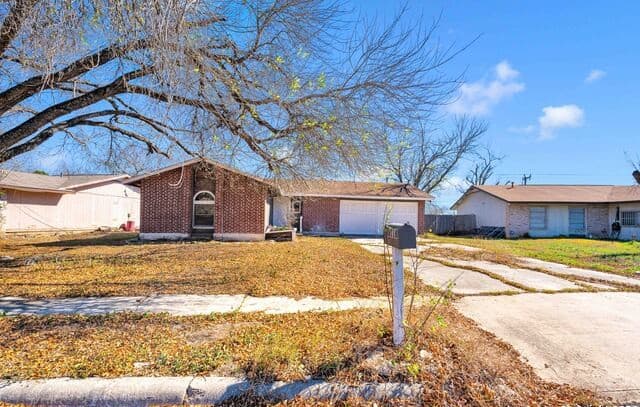 3-bedroom rental at 8118 Whistler in San Antonio, TX — photo 1