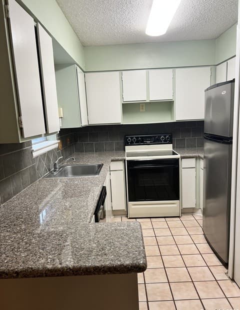 1-bedroom rental at 923 Vance Jackson in San Antonio, TX — photo 2