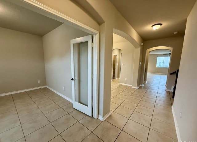 4-bedroom rental at 2930 Elm Tree Park in San Antonio, TX — photo 2