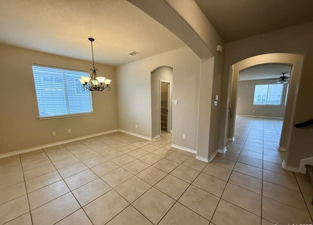 4-bedroom rental at 2930 Elm Tree Park in San Antonio, TX — photo 3