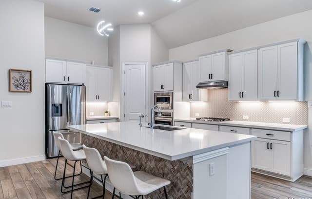 4-bedroom rental at 110 Stablewood Ct in Boerne, TX — photo 2