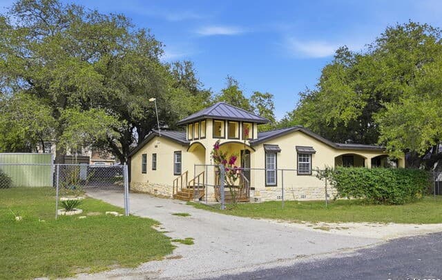 4-bedroom rental at 4443 Palace in Von Ormy, TX — photo 4