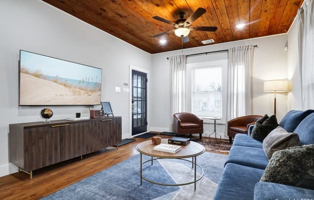 3-bedroom rental at 1917 W Huisache in San Antonio, TX — photo 3