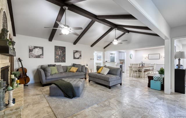 4-bedroom rental at 614 Moorside in Windcrest, TX — photo 4