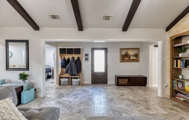 4-bedroom rental at 614 Moorside in Windcrest, TX — photo 5