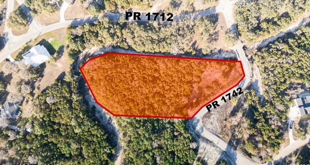 rental at 308 Private Road 1742 in Mico, TX — photo 4