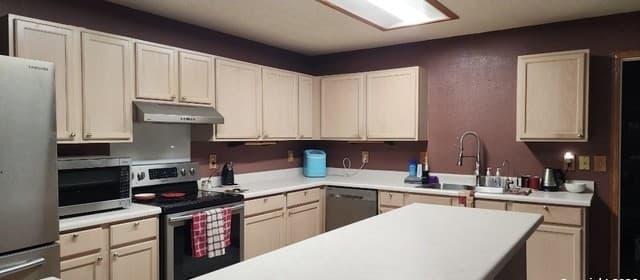 3-bedroom rental at 7042 Congressional in San Antonio, TX — photo 5