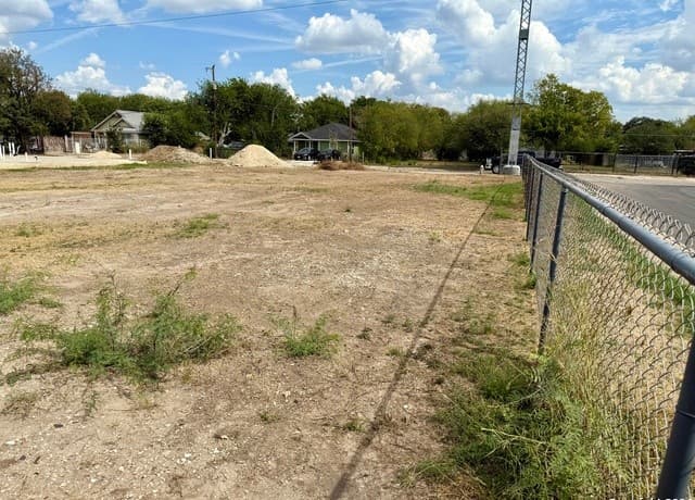 rental at 2223 Menefee Blvd in San Antonio, TX — photo 1