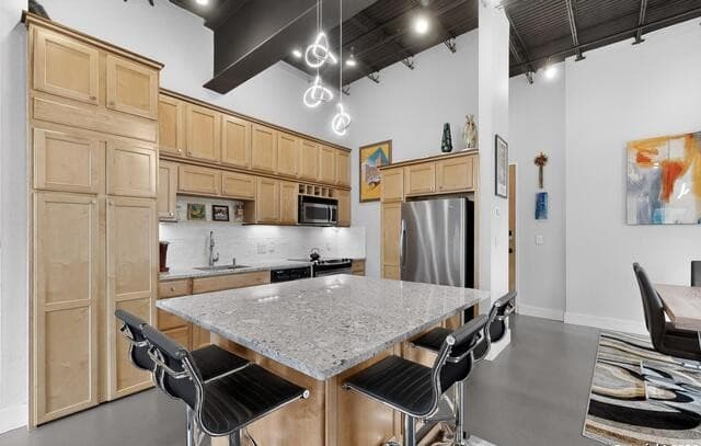 1-bedroom rental at 214 E Travis Unit 402 in San Antonio, TX — photo 4