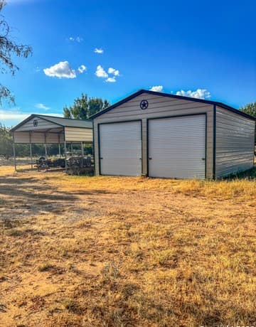 rental at 1460 County Road 1660 in Moore, TX — photo 3