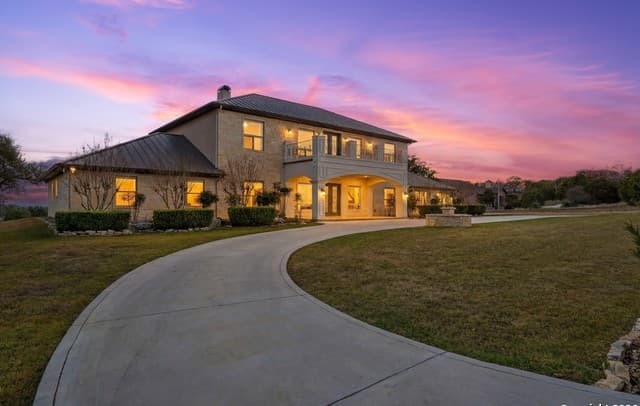 Home for sale at 1030 Mystic Pkwy in Spring Branch, TX — photo 2