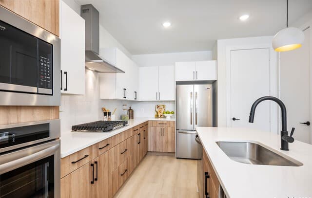3-bedroom rental at 719 E Locust St Unit 3110 in San Antonio, TX — photo 3