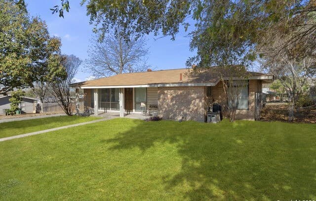 3-bedroom rental at 4403 Diamondhead Dr in San Antonio, TX — photo 2