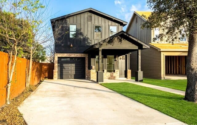3-bedroom rental at 118 San Antonio Blvd in San Antonio, TX — photo 2