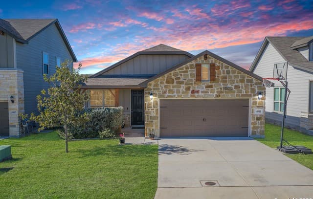 3-bedroom rental at 4911 Ranahan Pass in St Hedwig, TX — photo 1