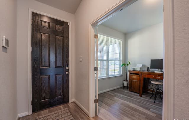 3-bedroom rental at 4911 Ranahan Pass in St Hedwig, TX — photo 3