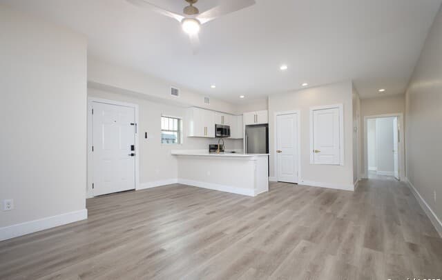 2-bedroom rental at 1644 Mistletoe Unit 201 in San Antonio, TX — photo 4
