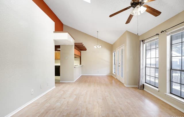 2-bedroom rental at 8633 Datapoint Unit 224 in San Antonio, TX — photo 4