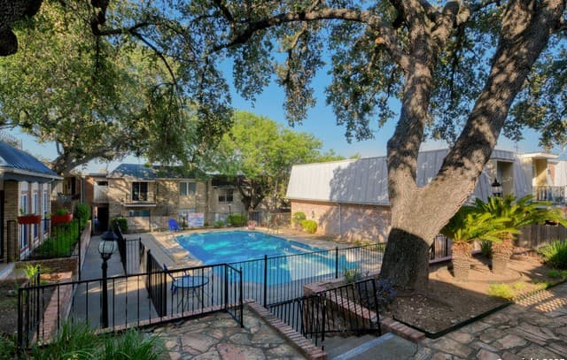 2-bedroom rental at 6718 Callaghan Rd Unit 307 in San Antonio, TX — photo 1