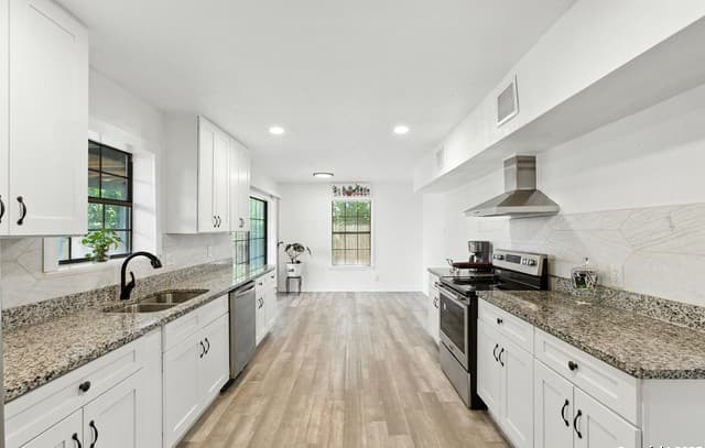 3-bedroom rental at 12912 Homeside Hollow in Schertz, TX — photo 3