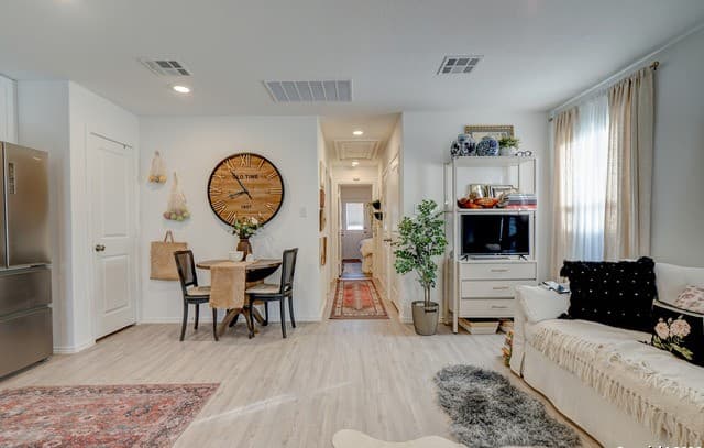 2-bedroom rental at 14450 Source in San Antonio, TX — photo 3
