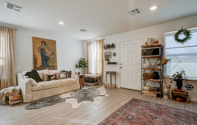 2-bedroom rental at 14450 Source in San Antonio, TX — photo 4