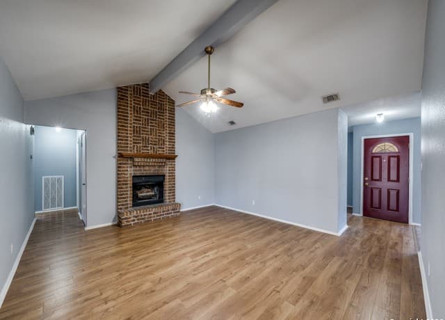 3-bedroom rental at 206 Meadowland in Universal City, TX — photo 4