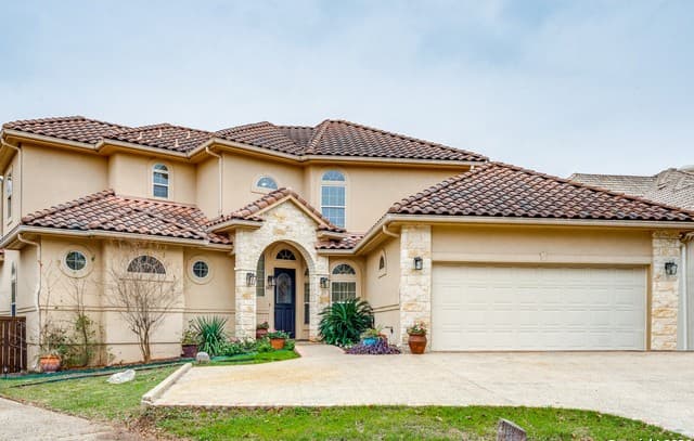 5-bedroom rental at 603 Hillsong in San Antonio, TX — photo 2