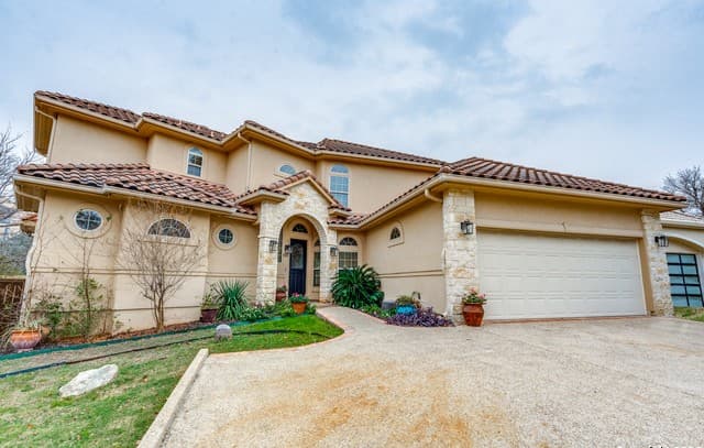 5-bedroom rental at 603 Hillsong in San Antonio, TX — photo 3