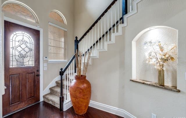 5-bedroom rental at 603 Hillsong in San Antonio, TX — photo 5