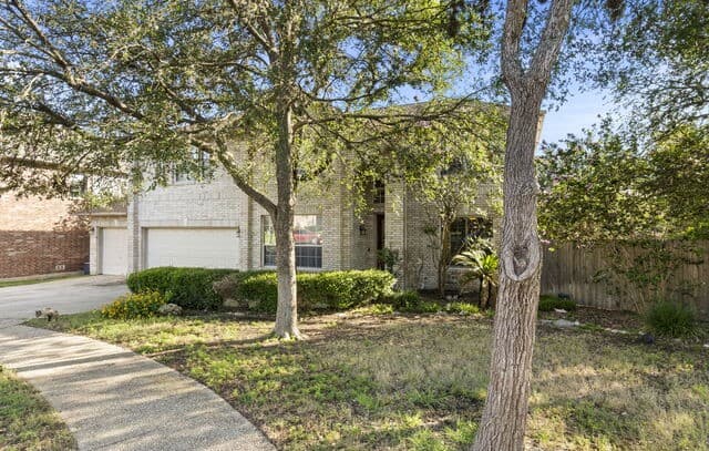 4-bedroom rental at 2611 Menard in San Antonio, TX — photo 3
