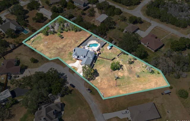 4-bedroom rental at 448 Western in Bandera, TX — photo 2