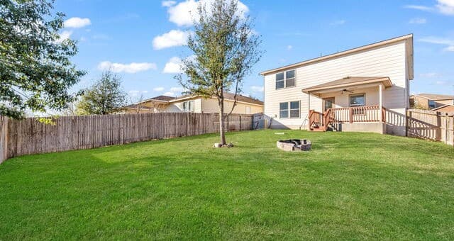 5-bedroom rental at 7690 Paraiso in Boerne, TX — photo 2