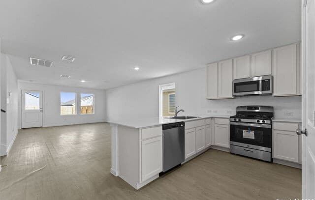 4-bedroom rental at 108 Ellendale Place in Fredericksburg, TX — photo 5