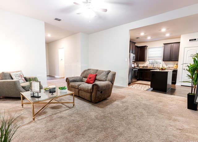 3-bedroom rental at 6210 Underwood in San Antonio, TX — photo 4