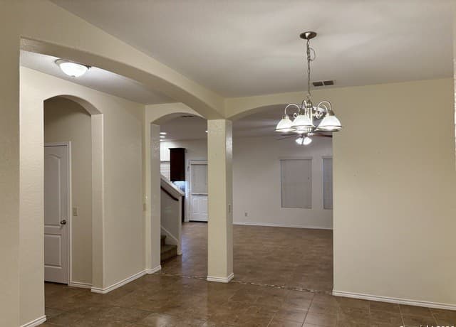 4-bedroom rental at 4006 Pavo Viejo in San Antonio, TX — photo 3