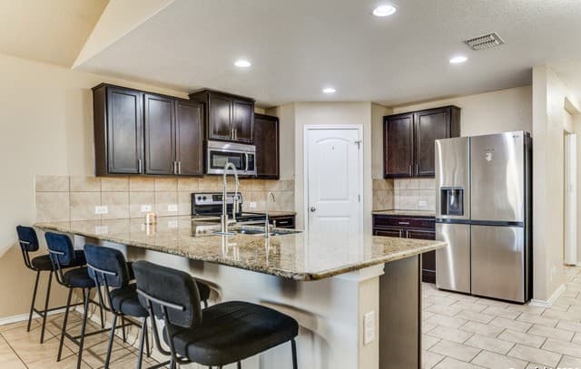 4-bedroom rental at 8816 Belgian in San Antonio, TX — photo 2