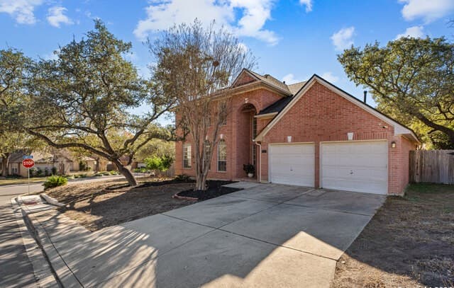4-bedroom rental at 2402 Noor in San Antonio, TX — photo 2