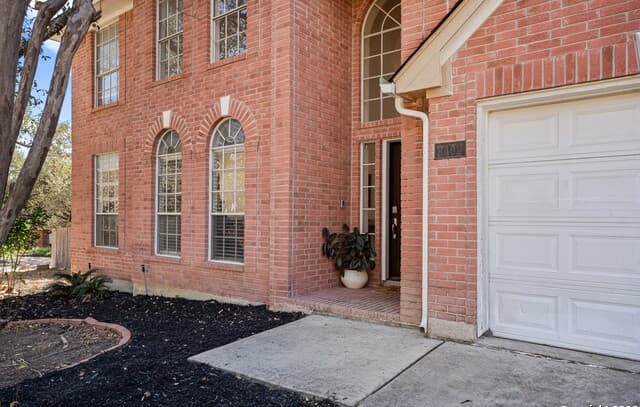 4-bedroom rental at 2402 Noor in San Antonio, TX — photo 4