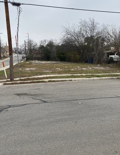 rental at 1006 N Grimes St in San Antonio, TX — photo 4